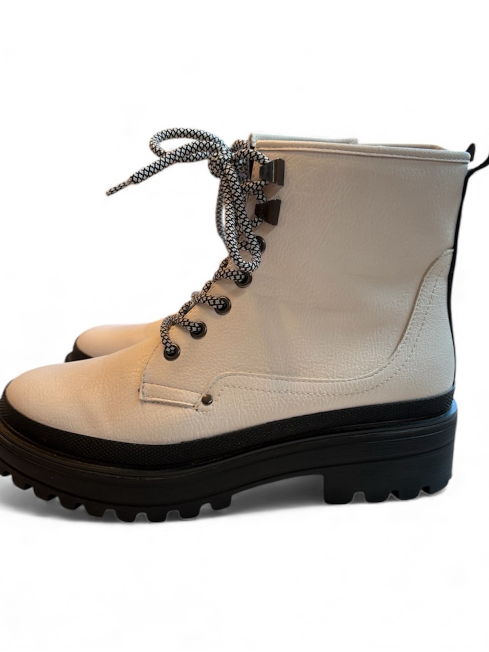 ShuShop White Combat Boots with Black Lug Sole Ymelda size 10 New